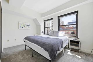 Stylish High-Rise Loft in Downtown Detroit City Views - 6
