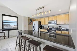 Urban Loft Living in Downtown Detroit & Gym - 1