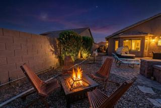 Spacious 4BR Retreat HTD POOL WiFi - Casa Grande - 9