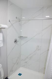 HomeStay Inn & Suites - 3