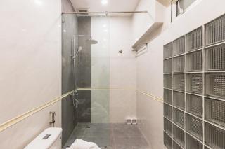 Gon De Home Nguyen Trai 6BRs 5WCs House D1 - 1