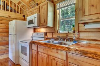 Near Trails, Lakes, Parks! Country Cabin - 4