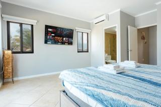 NICE HOUSE WITH PRIVATE POOL IN GOLD COAST - Palm-Eagle Beach - 2