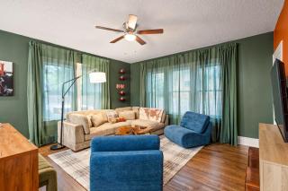 Western Tailgate -Sleeps 15 Hot Tub Bocce by UT - 2