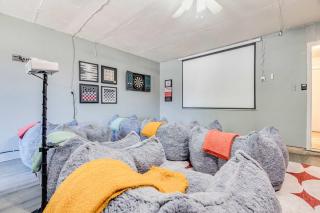 Rockstar Home - Jam Garage Theater & Music Room - 9