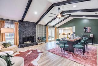 Rockstar Home - Jam Garage Theater & Music Room - 7