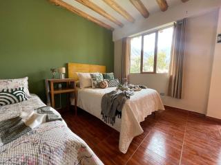 Casa Paqocha Urubamba - Hotel & Garden - Shared Kitchen & Hot Water - 4