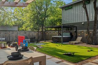 Onyx & Oak - Hot Tub & Backyard Oasis East Austin - 0