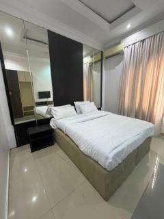 Max Opal - One Bedroom Apartment - 2