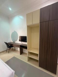 Max Opal - One Bedroom Apartment - 1