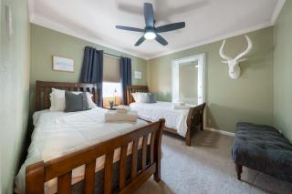 Spacious 3BR Retreat in Austin Pool Access - 4