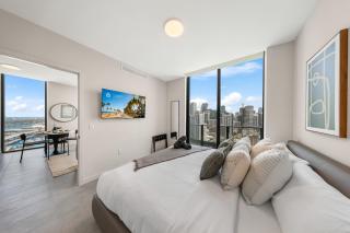 Walk to Bayside & Bayfront Park - Modern Condo - 5