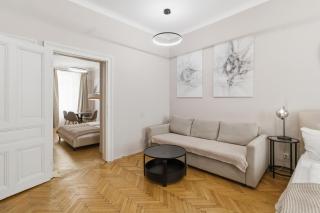 2-BR Apartment - 10min to Metro U6 - Central - 8