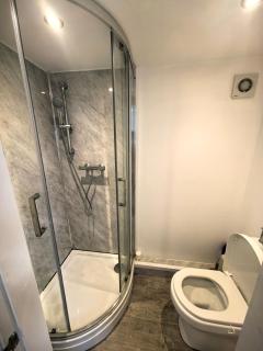 AA Private Single Room with Ensuite and Workspace - 2