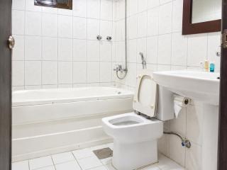 شقة عائلية واسعة تتسع حتى 7 ضيوف دخول ذاتي Spacious Family Apartment Sleeps up to 7 Self Check-in - 2