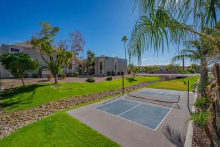 Central Stay with Pool Gym Parking Balcony WD - 7