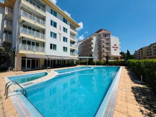 SUNNY HOUSE 102 One Bedroom Apartment - 0
