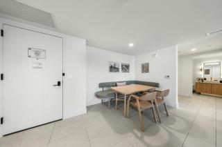 Modern 2BR at Natiivo - High Floor - Rooftop Pool - Downtown - 6
