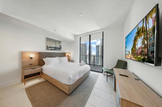 Modern 2BR at Natiivo - High Floor - Rooftop Pool - Downtown - 3