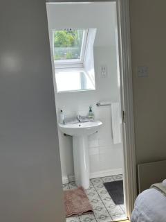2 Bed Retreat by Lake, Hotel and Golf Course - 5