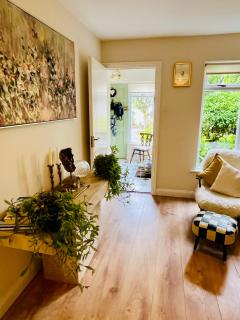 2 Bed Retreat by Lake, Hotel and Golf Course - 3