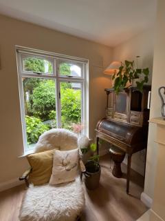 2 Bed Retreat by Lake, Hotel and Golf Course - 8