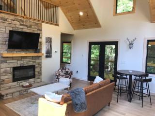 Red River Gorge Wolf Den Luxury Cabin Hottub Wi-Fi - 4