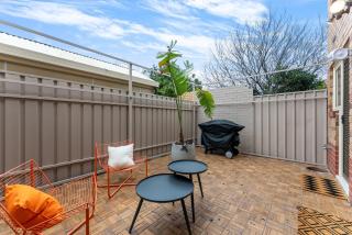 Largs Bay Stay - Relaxed Beachside Retreat with BBQ - 8