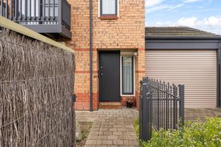 Largs Bay Stay - Relaxed Beachside Retreat with BBQ - 5