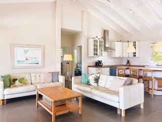 Villa Sunrise Indigo – Spacious Retreat with Gorgeous Sea Views - 6