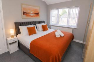 Comfortable 3-Bed Home - Free Parking - M6 Access - 9