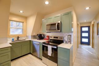 A-Frame Chalet w Mountain Views Near Main St - 8