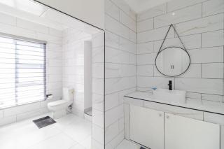Boutique Hotel-Style Room In Ferndale-C3 - 8