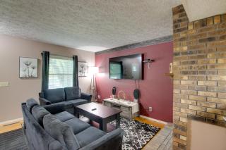 5 Mi to Downtown Davenport! Townhome w/ Patio - 5