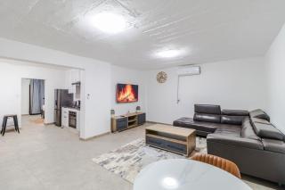 Boutique Hotel-Style Apartment In Ferndale-H8 - 0