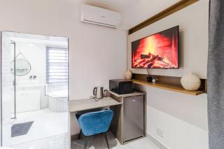 Boutique Hotel-Style Room In Ferndale-B2 - 8