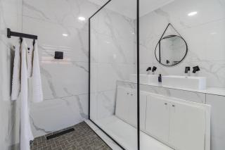 Boutique Hotel-Style Room In Ferndale-B2 - 5
