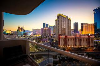 Vintage Vegas Suite on LV Strip w Balcony - 6