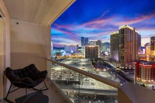The Vanderpump Suite on LV Strip with Balcony - 4
