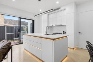 Domi Rentals - The Cheltenham Southland House - 9