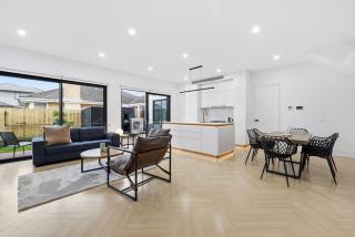 Domi Rentals - The Cheltenham Southland House - 5