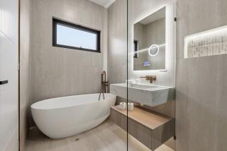 Domi Rentals - The Cheltenham Southland House - 0