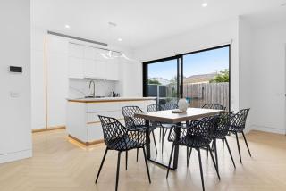 Domi Rentals - The Cheltenham Southland House - 6