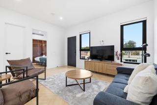 Domi Rentals - The Cheltenham Southland House - 4