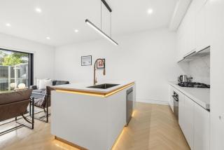 Domi Rentals - The Cheltenham Southland House - 9