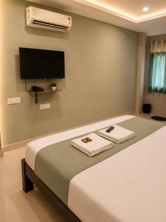 Hotel Rise Grand Kukatpally Near Nexus Mall - 2