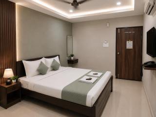 Hotel Rise Grand Kukatpally Near Nexus Mall - 4