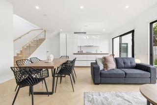 Domi Rentals - The Cheltenham Southland House - 8
