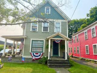 Cozy Downtown Retreat Sleeps 4 Walk to Downtown - 0