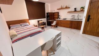 Fully Equipped Studio AC & Parking Sleeps 4 C - 5